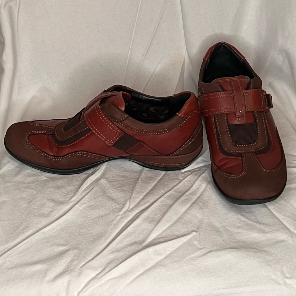Aetrex multi tone brown shoes. Velcro, leather, used, size 7.5 US.
